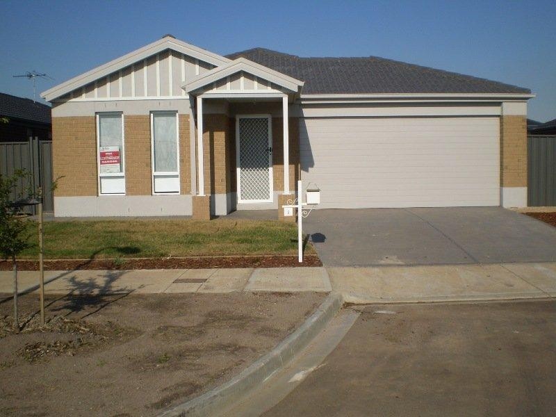 3 Penhurst  Pl, Deer Park VIC 3023