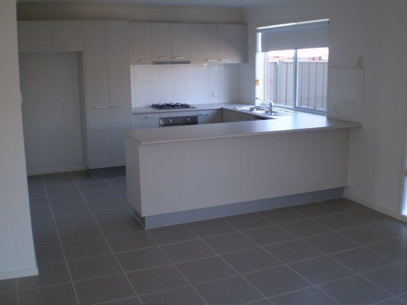 3 Penhurst  Pl, Deer Park VIC 3023