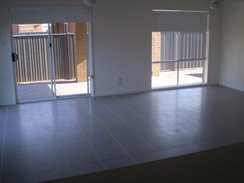3 Penhurst  Pl, Deer Park VIC 3023