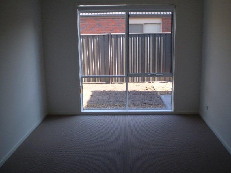 3 Penhurst  Pl, Deer Park VIC 3023