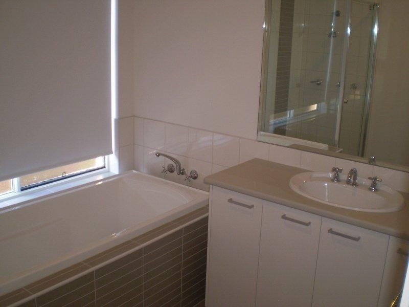 3 Penhurst  Pl, Deer Park VIC 3023
