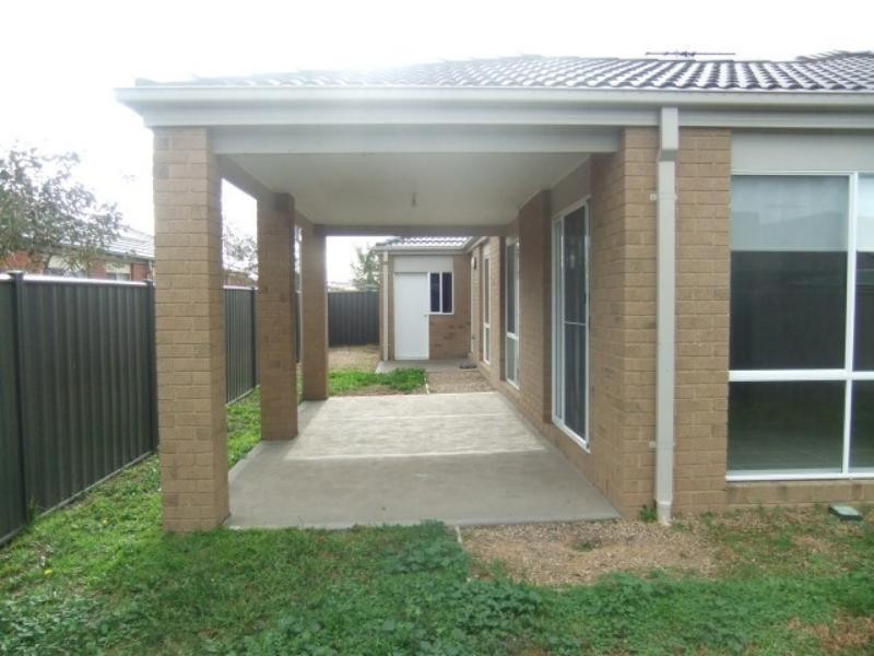 3 Penhurst  Pl, Deer Park VIC 3023