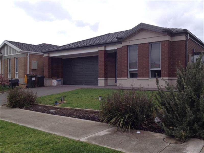 6 Edmondshaw Dr, Deer Park VIC 3023