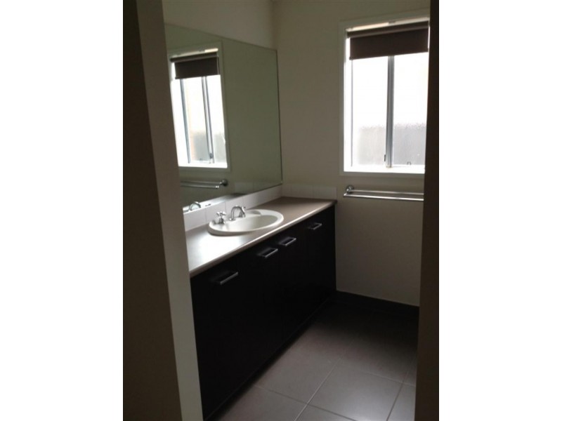 6 Edmondshaw Dr, Deer Park VIC 3023