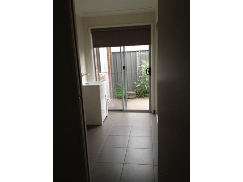 6 Edmondshaw Dr, Deer Park VIC 3023