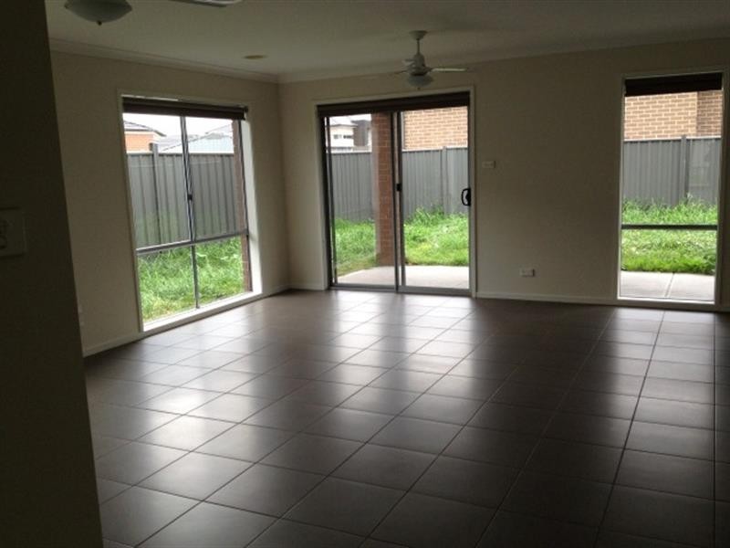 6 Edmondshaw Dr, Deer Park VIC 3023