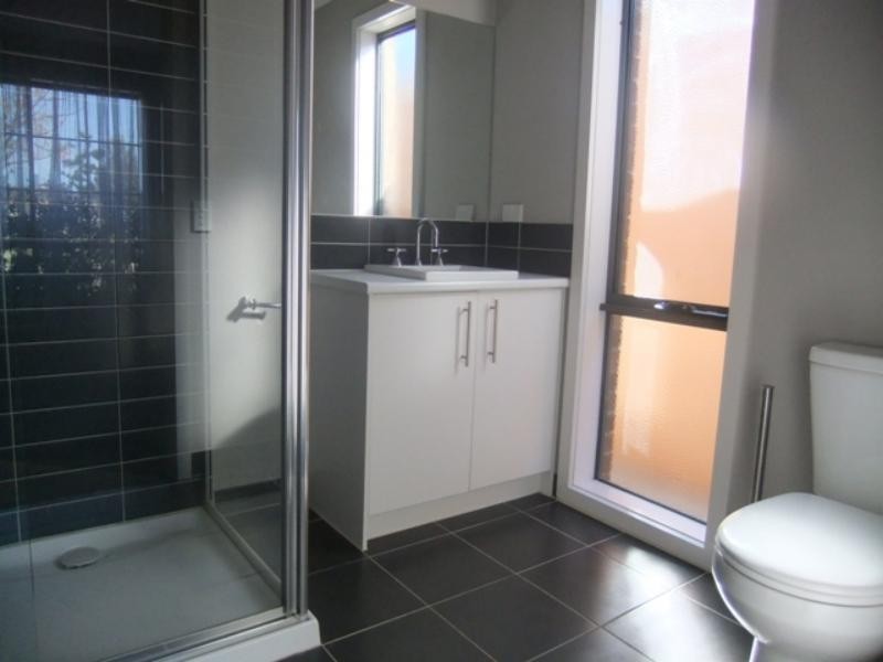 24 Kingbird Ave, Tarneit VIC 3029