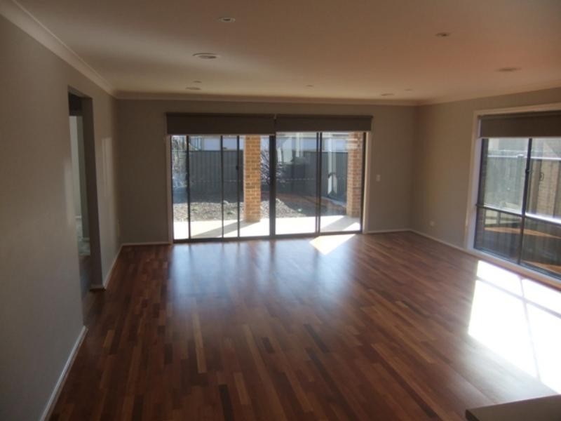 24 Kingbird Ave, Tarneit VIC 3029