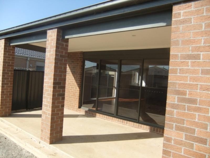 24 Kingbird Ave, Tarneit VIC 3029