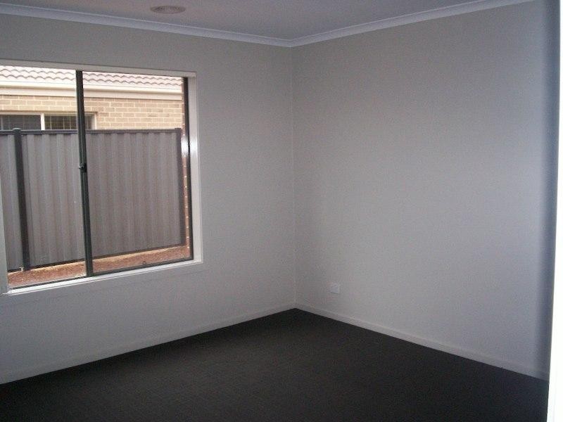 194 Riversdale Dr, Tarneit VIC 3029