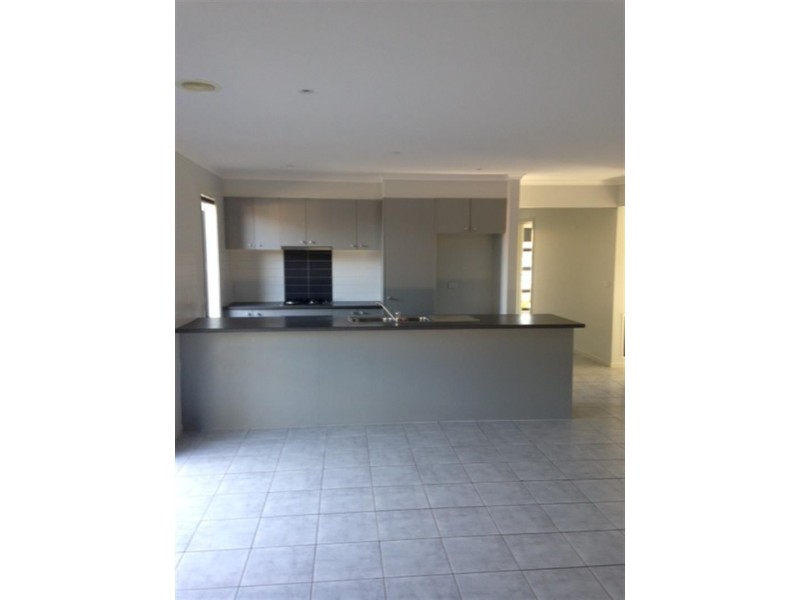 7 Penhurst Pl, Deer Park VIC 3023