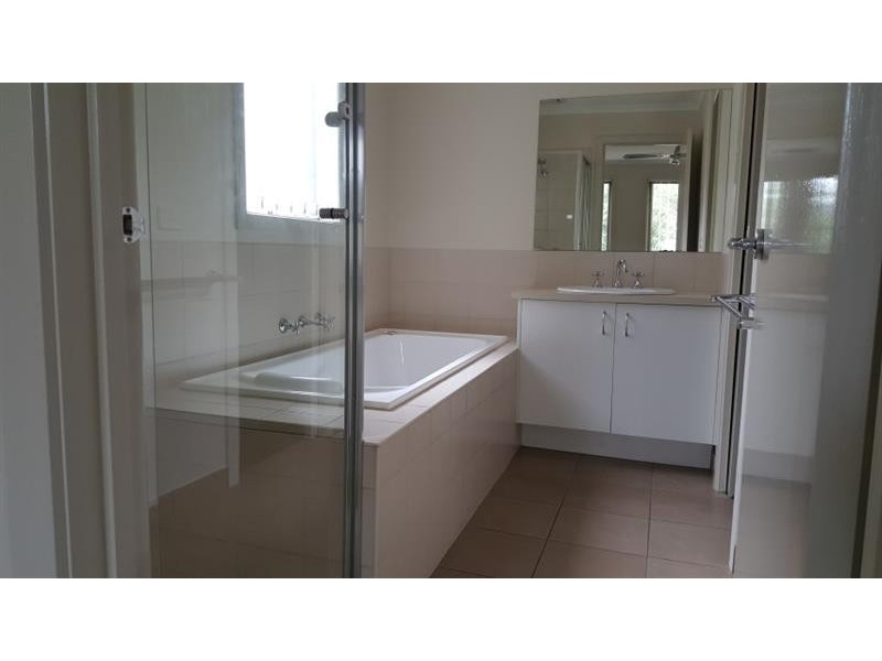 262 The Lakes  Bvd, South Morang VIC 3752