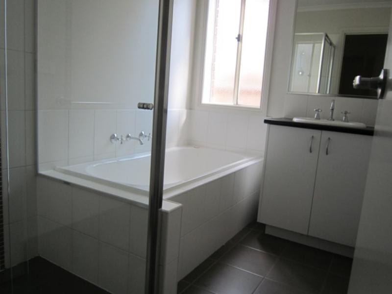 25 Harmony Dr, South Morang VIC 3752