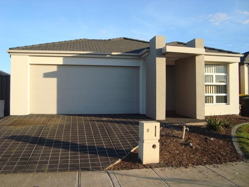 92 Hatchlands Dr, Deer Park VIC 3023