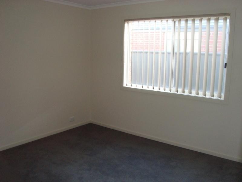 92 Hatchlands Dr, Deer Park VIC 3023
