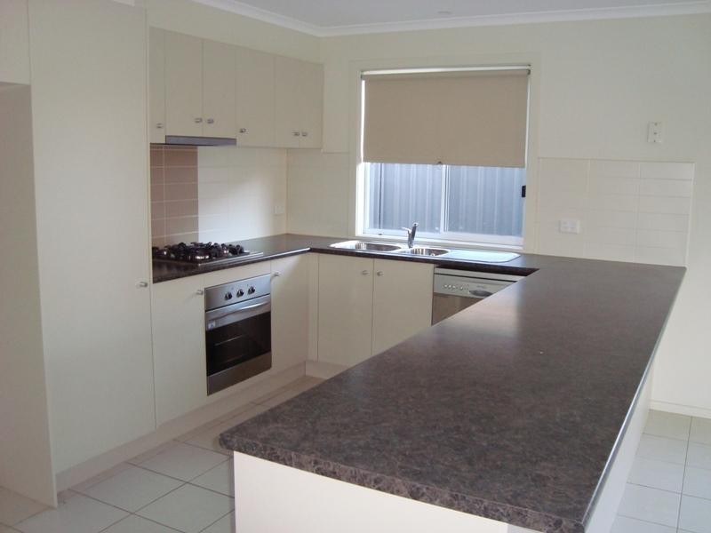 92 Hatchlands Dr, Deer Park VIC 3023