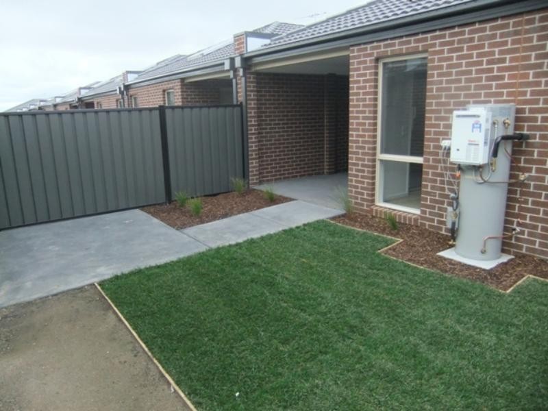 18  Tom Roberts Pde, Point Cook VIC 3030