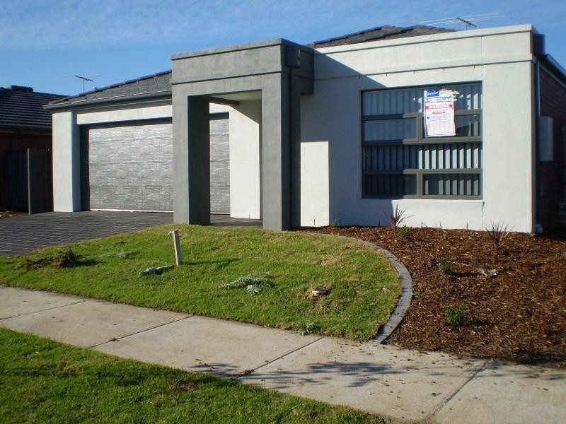 6 Yalding  Pl, Deer Park VIC 3023