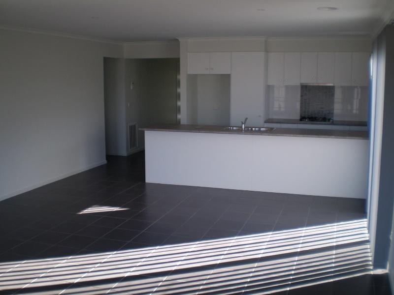 6 Yalding  Pl, Deer Park VIC 3023