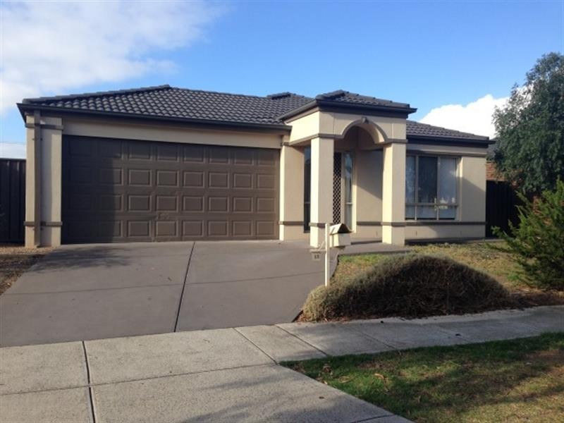 13 Stapehill Ct, Deer Park VIC 3023