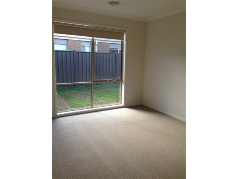 13 Stapehill Ct, Deer Park VIC 3023
