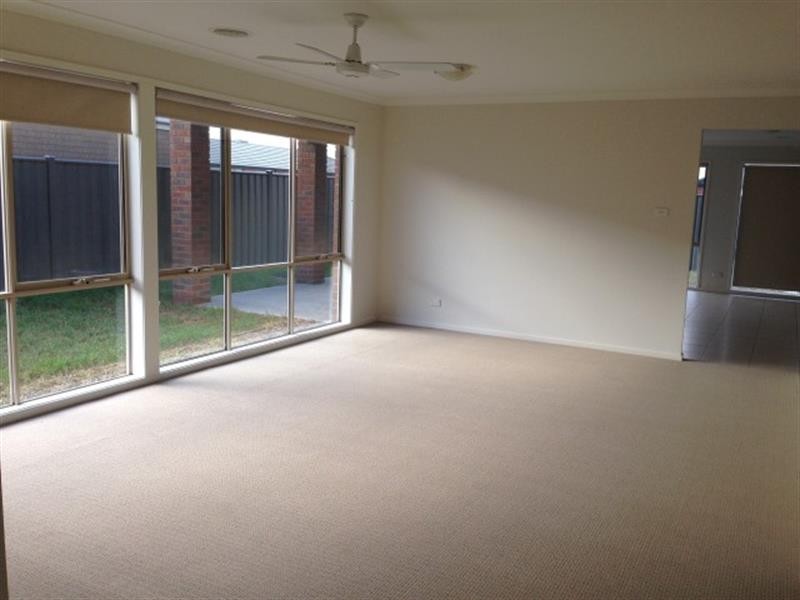13 Stapehill Ct, Deer Park VIC 3023