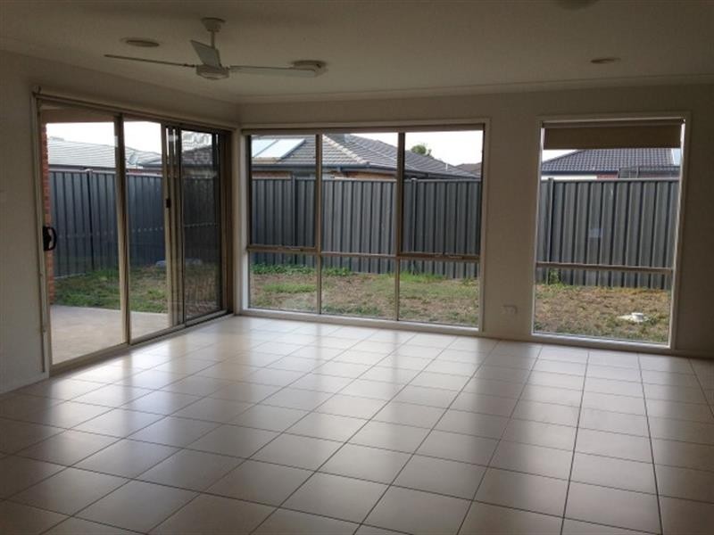 13 Stapehill Ct, Deer Park VIC 3023
