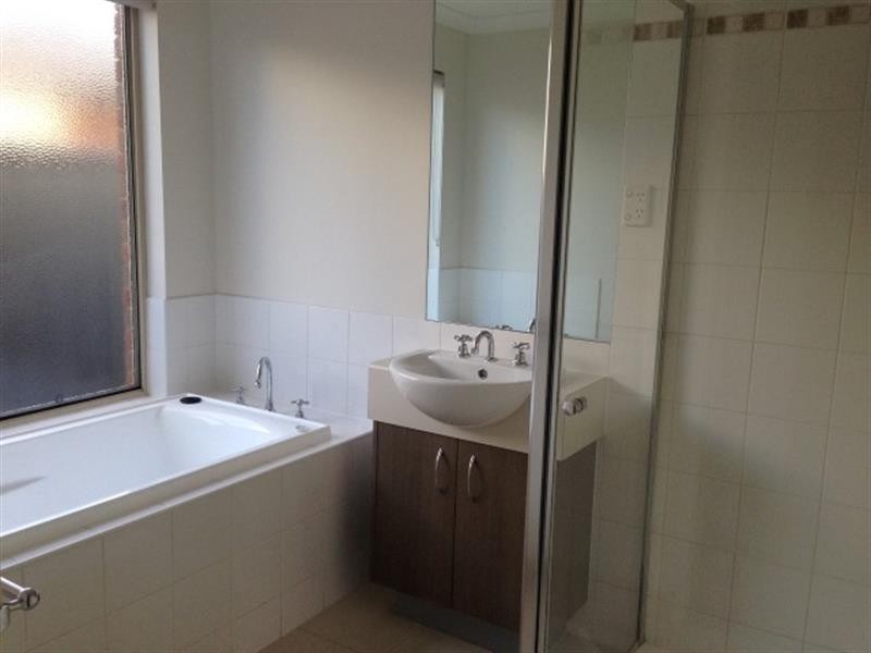 13 Stapehill Ct, Deer Park VIC 3023