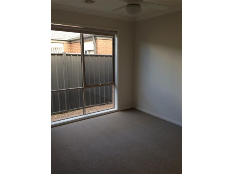 13 Stapehill Ct, Deer Park VIC 3023
