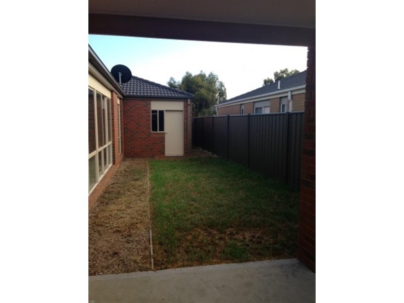 13 Stapehill Ct, Deer Park VIC 3023