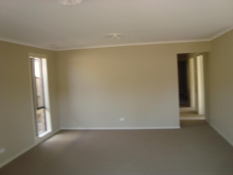 256 The Lakes Bvd, South Morang VIC 3752