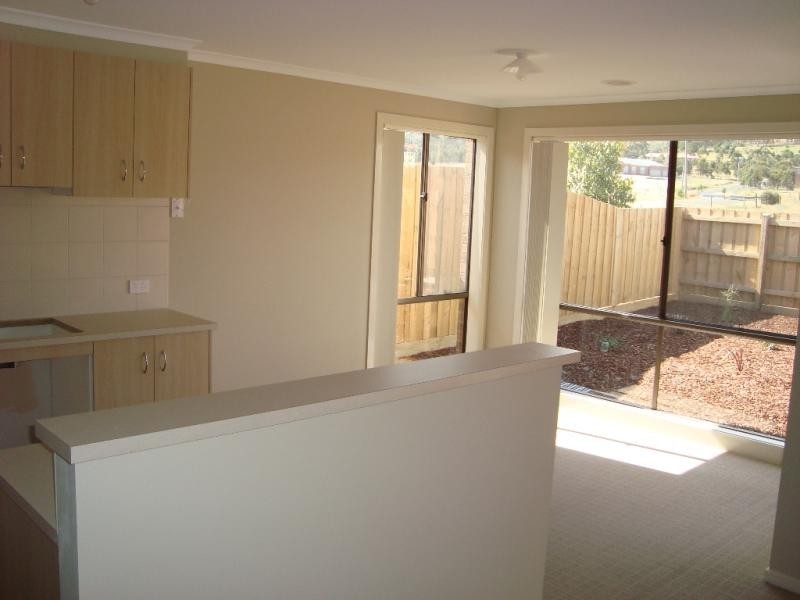 256 The Lakes Bvd, South Morang VIC 3752