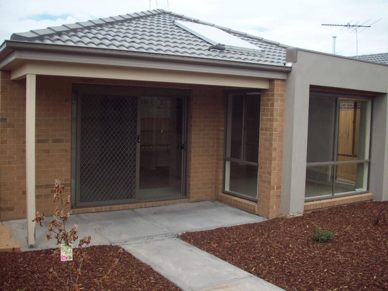 256 The Lakes Bvd, South Morang VIC 3752