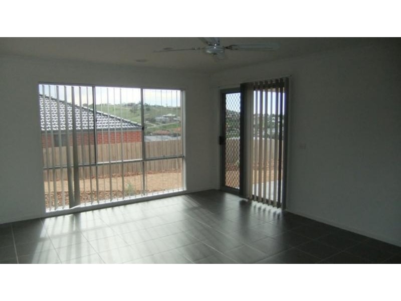 133 Phillip Dr, Sunbury VIC 3429