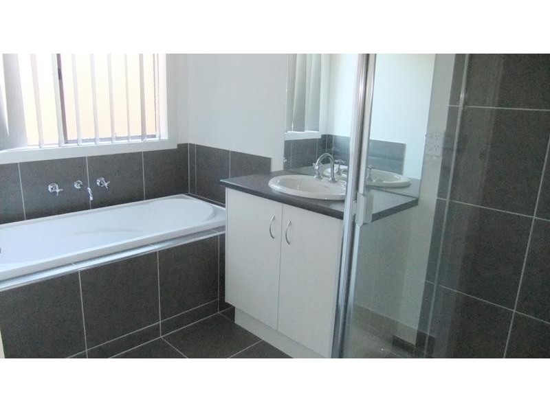 174 Gordons Rd, South Morang VIC 3752