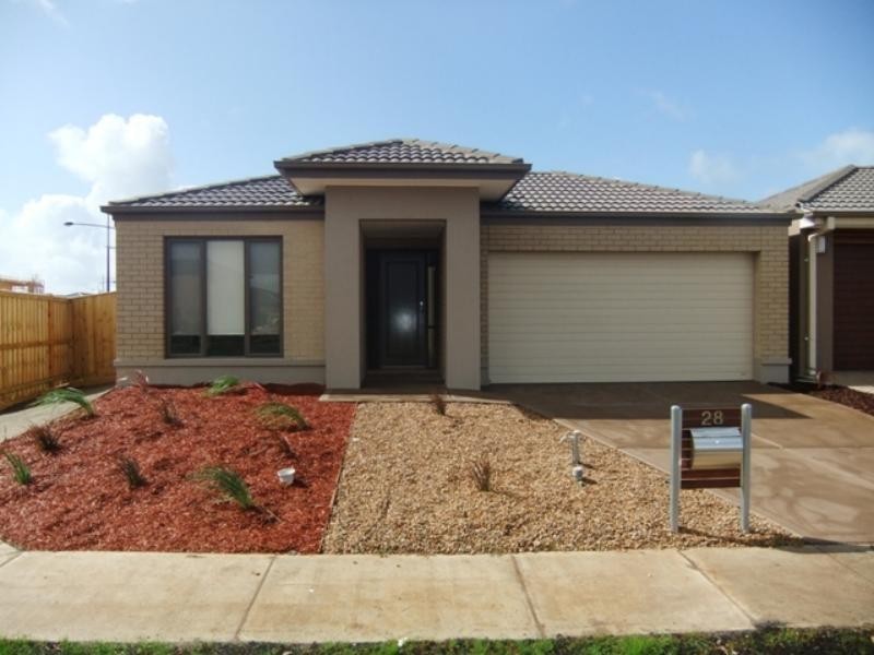 28 Royal Cct, Point Cook VIC 3030