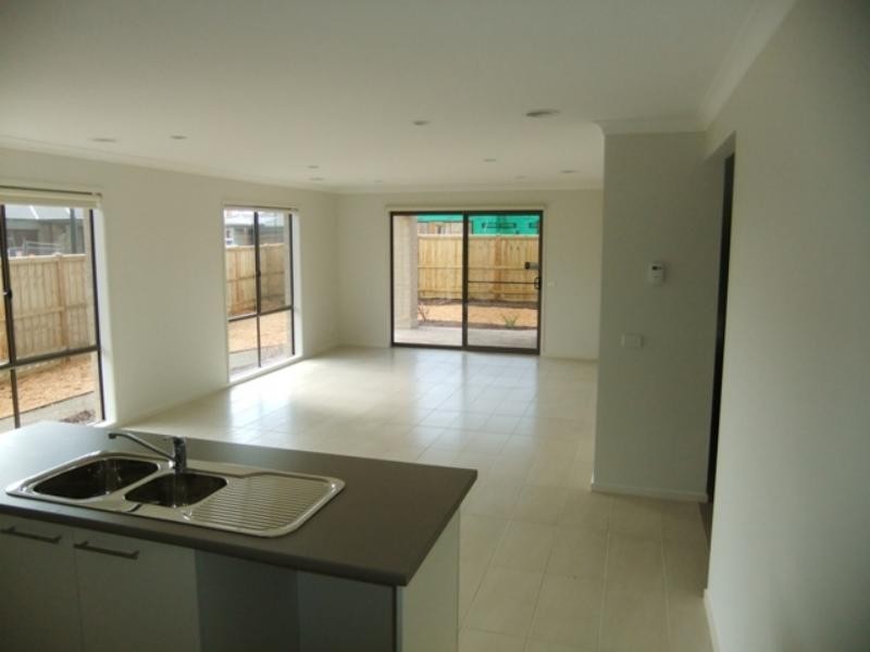 28 Royal Cct, Point Cook VIC 3030