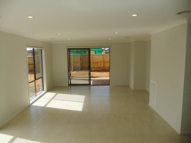 28 Royal Cct, Point Cook VIC 3030