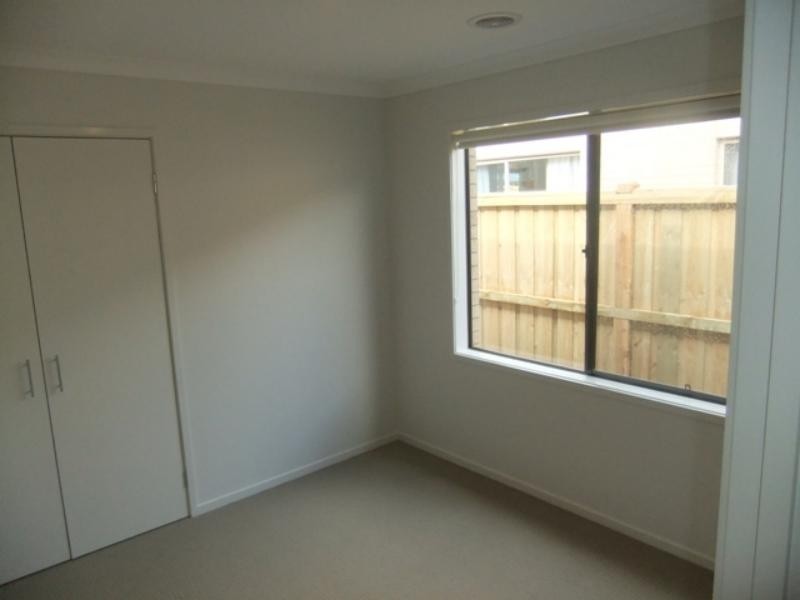 28 Royal Cct, Point Cook VIC 3030