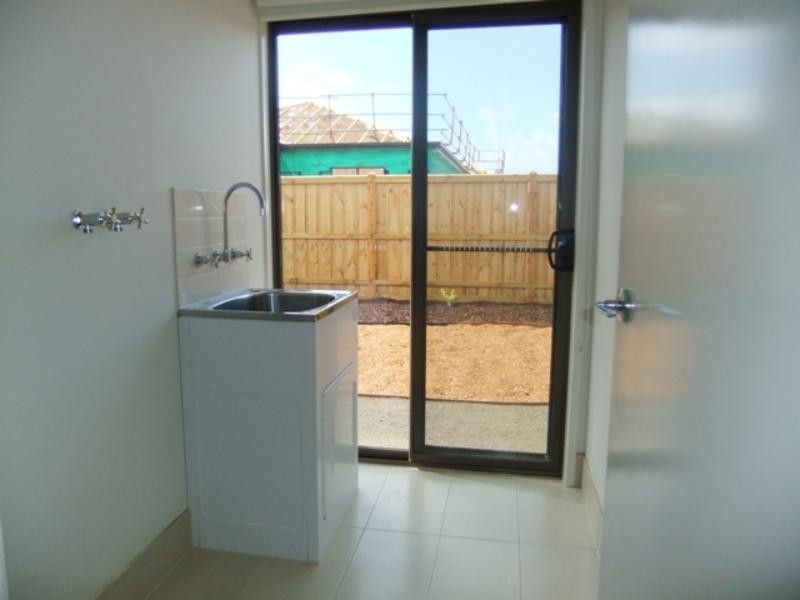 28 Royal Cct, Point Cook VIC 3030