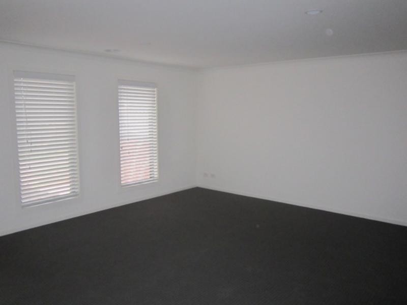 8 Hadlow Ct, Sunbury VIC 3429