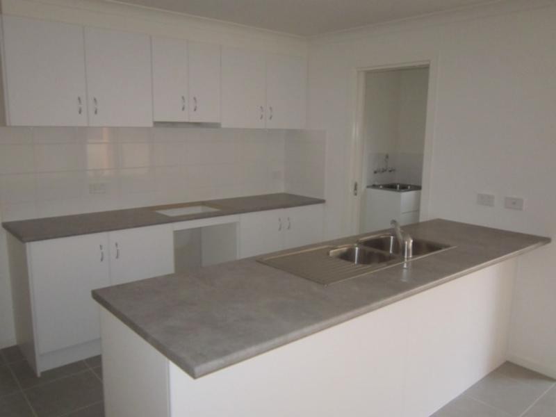 8 Hadlow Ct, Sunbury VIC 3429