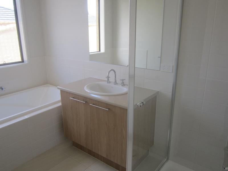 5 Bear  Cres, Doreen VIC 3754