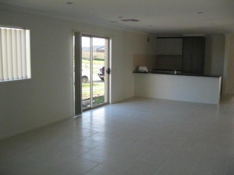 2 Stoneyfell Rd, Point Cook VIC 3030