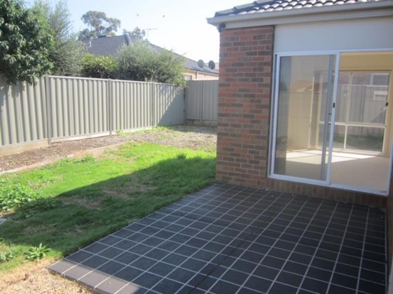 9 Flagstaff Loop, Craigieburn VIC 3064