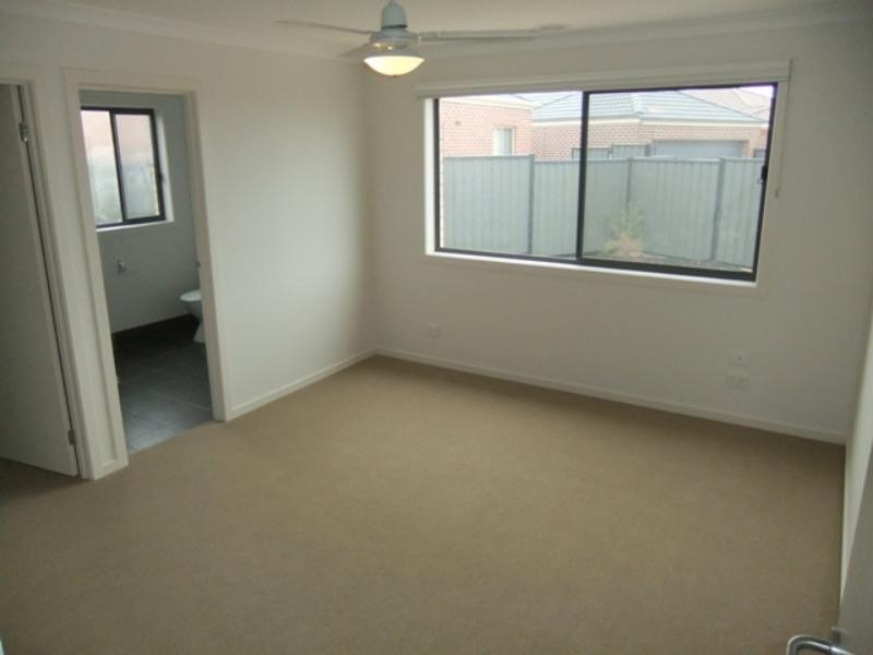 39 Vicky Ct, Point Cook VIC 3030