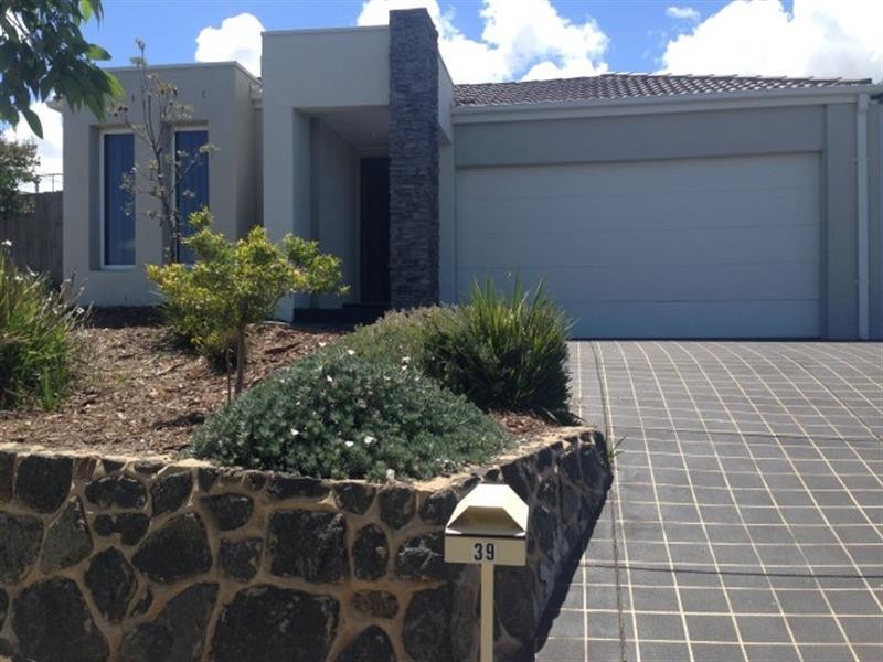 39  Dominion Tce, Truganina VIC 3029