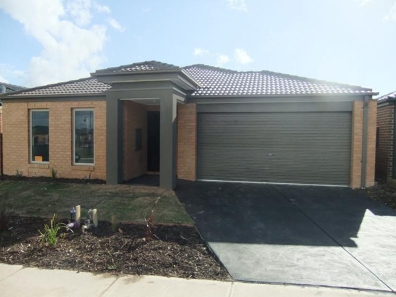 108 Mountainview Bvd, Cranbourne North VIC 3977
