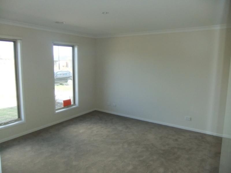108 Mountainview Bvd, Cranbourne North VIC 3977