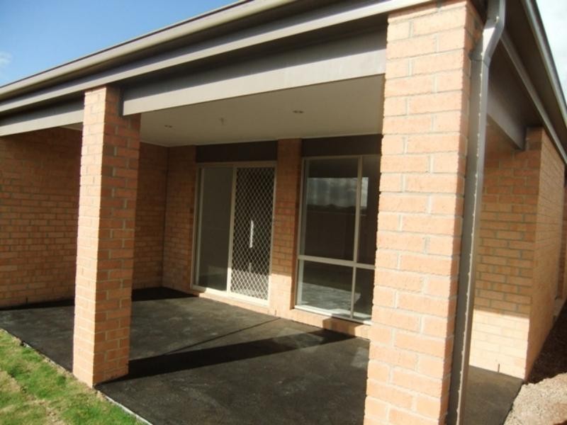 108 Mountainview Bvd, Cranbourne North VIC 3977